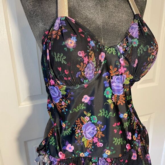 Marilyn Monroe One-Piece Swimsuit Size Large - Picture 2 of 8